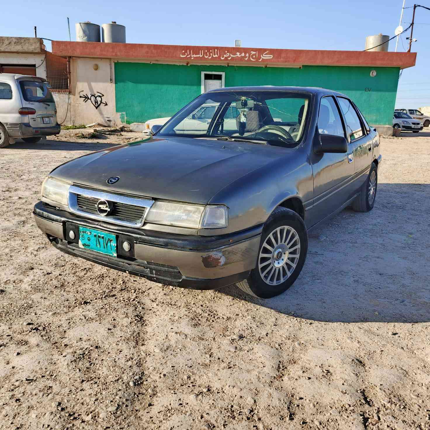 فكتره حجم 18 موديل 1991
سنويه أخضر 
وكاله من وكيل تحويل من شرعي
محرك كير شرط
مصبوغه جماليه
سعر 28 بي مجال
***********
مكاني تلعفر
