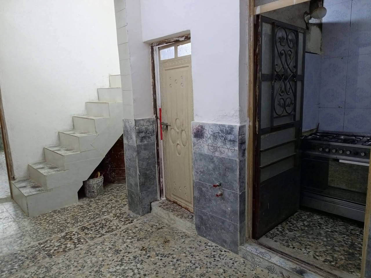 بيع او مراوس دار 80متر السعر 60مكاتبه فقط
العنوان ام الكبر والغزلان خلف كوفي السلطان 
طابق واحد غرفة نوم مع حولي وملحقات مع استقبال مع كراج وملحقات صب مسلح ارتفاع 3ونص جاهز وفارغ البيت ***********
