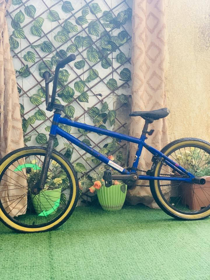 بايسكل نوع بي ام اكس نضيف يخبل سعره90وبي مجال قليل تواصل فقط ع هاذه رقمي ‭0775 483 0873‬وبيك خير ودلل منطقة الكريميه♥️
