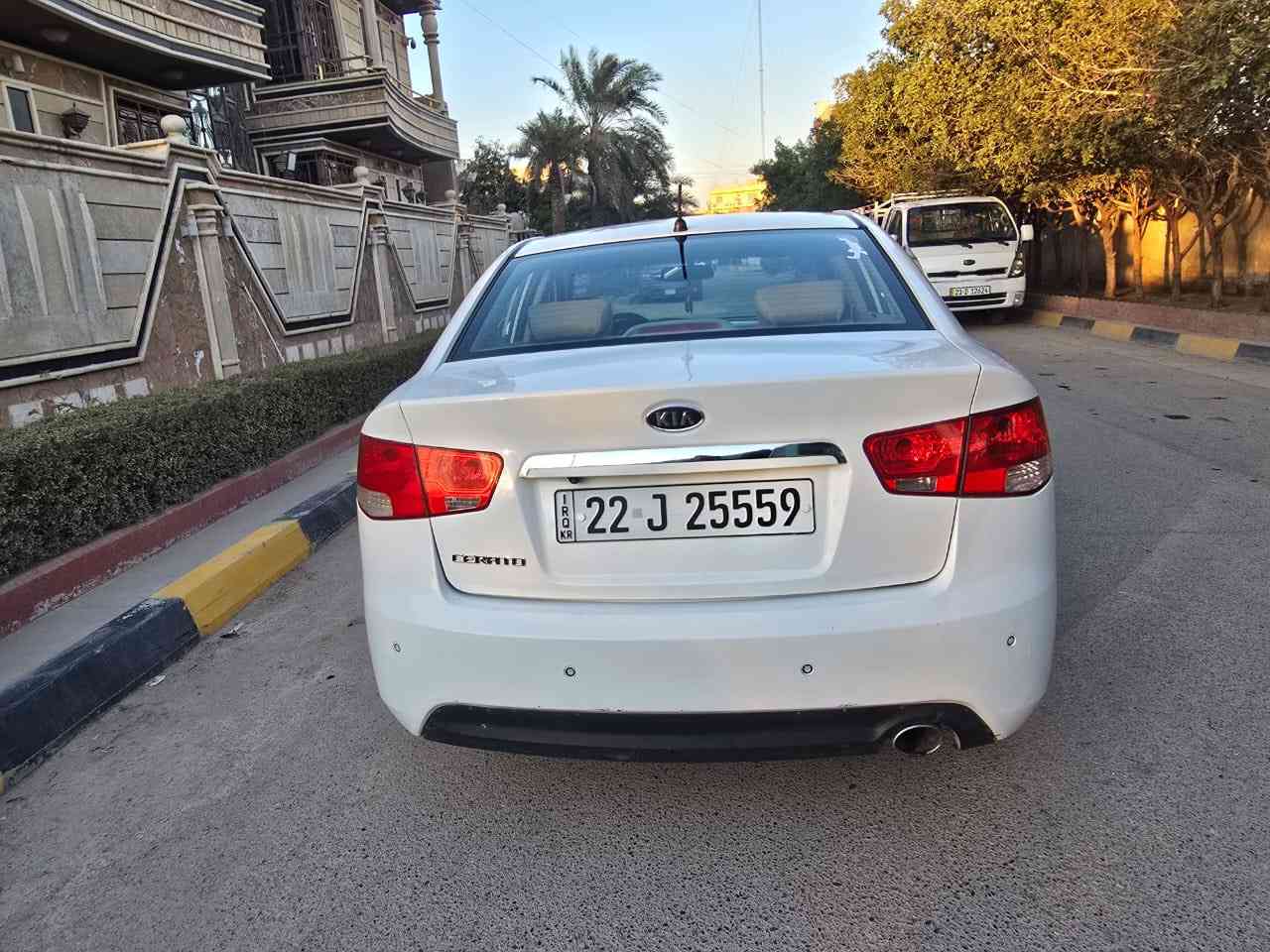 سلام عليكم كيا سيراتو ٢٠١٣ خليجي 
مكينه ١٦٠٠ دوش رقم اربيل اتريد تحويل اتريد وكاله اني حاضر 
شفتات بلستيرن 
اشاير مري 
مري شفط 
شاشه حساس خلفي 
يدات نيكل 
مواصفات السيراتو المعروفه 
السياره بيها تلث قطع صبغ بدون دواخل 
السعر ٩٣ وبيها مجال 
غير متواجد ع فيس 
مكان السياره بغداد 
***********
