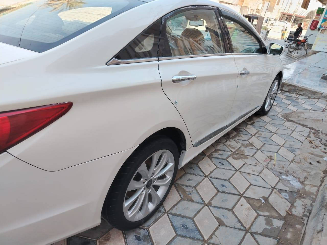 السلام عليكم
سوناتا 2011 للبيع وارد خليجي مكينه 2400 دوش مواصفات 1 على 1 و بانوراما  رقمها بغداد مشروع وطني المكان كوت 

السعر خاص ***********
