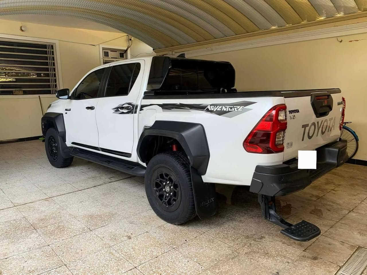 سلام عليكم عندي سياره البيع بيكم جي ار موديل2024 رقم سلمانيه سياره مكفوله كفال عامه ماشيه 20 الف عنوان بغداد ولشراي يتصل عى رقم ***********
