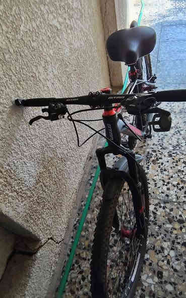 متوفر دراجة هوائية جبلي ماركة كيتما
 حجم26 نضافة97 
مزود بطيخات  بريكات دسك
كير 7*3 الدراجة قوية وبحالة جيدة 

السعر 150الف بي مجال بسيط 
تواصل خاص او على الرقم ***********
