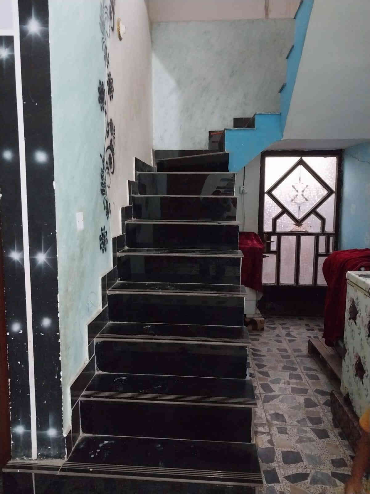 بيت  للبيع عقد زراعي قرار 117 مساحه 250 متر يتكون من 3 غرف واستقبال كبير وصاله كبيره ومطبخ وصحيات داخليه وخارجيه طابق ثاني غرفه هيكل السعرمناسب   خدمات كامله ماء مجاري كهرباء تبليط موقعه جسر ديالى منطقة الورديه تفاصيل اكثر ع رقم اتصال وبي واتساب (***********)
