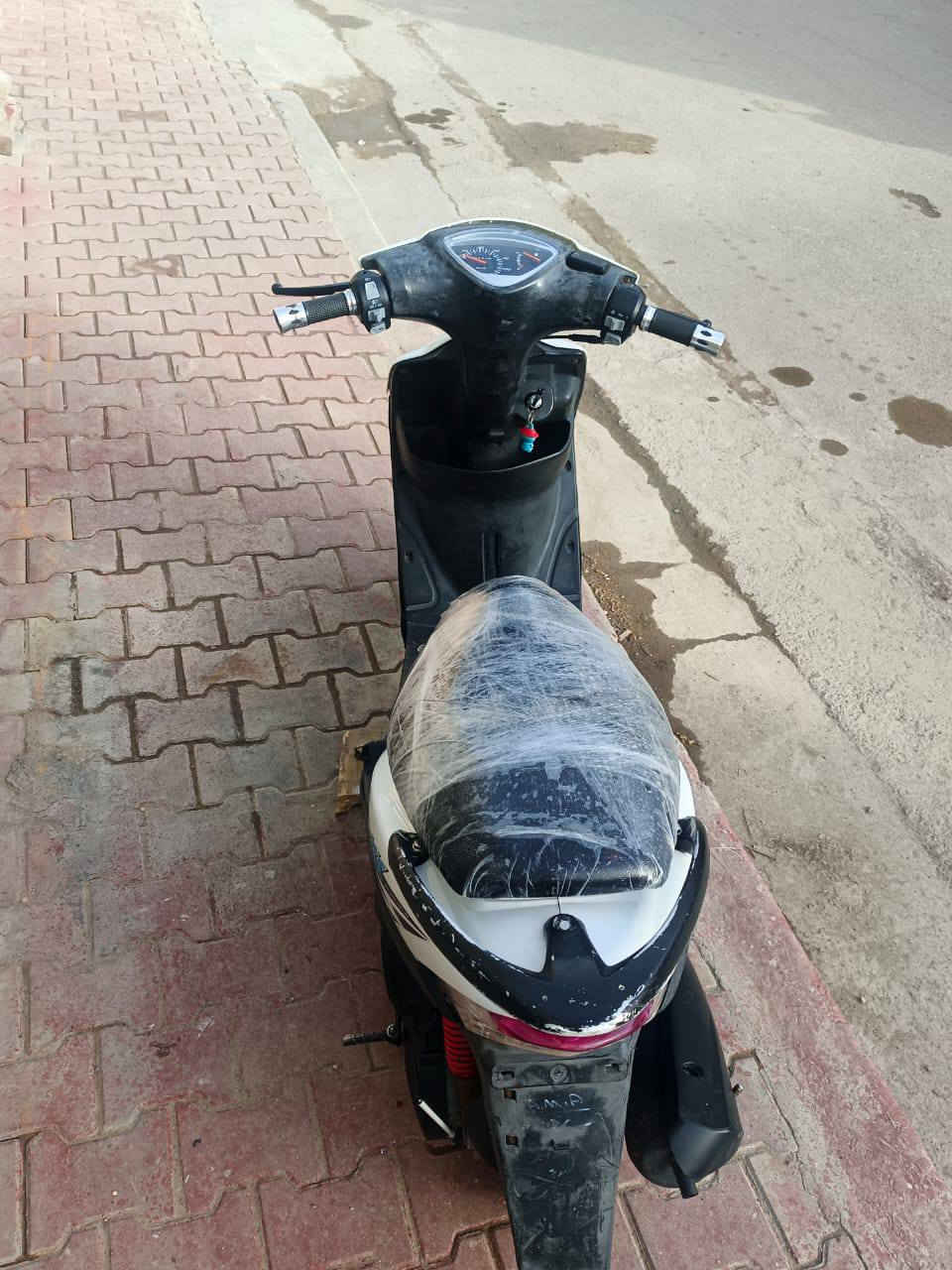 سلام عليكم دراجه ماكس عدله على بلاد شغل وطلع نقصه سلف مكان بغداد الحسينيه سعر 400 وبيه مجال شي بسيط ‏‪ 0772 358 9402‬
