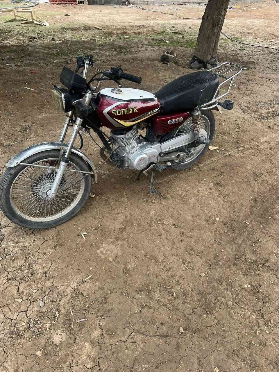 سلام عليكم دراجه أيراني للبيع موديل 23دراجه ما ناقصه اي شي مكينه ما مفتوحه أوراق كامله 
مكاني بغداد بسمايه
سعر 450وبيه مجال 
***********اتصال فقط
