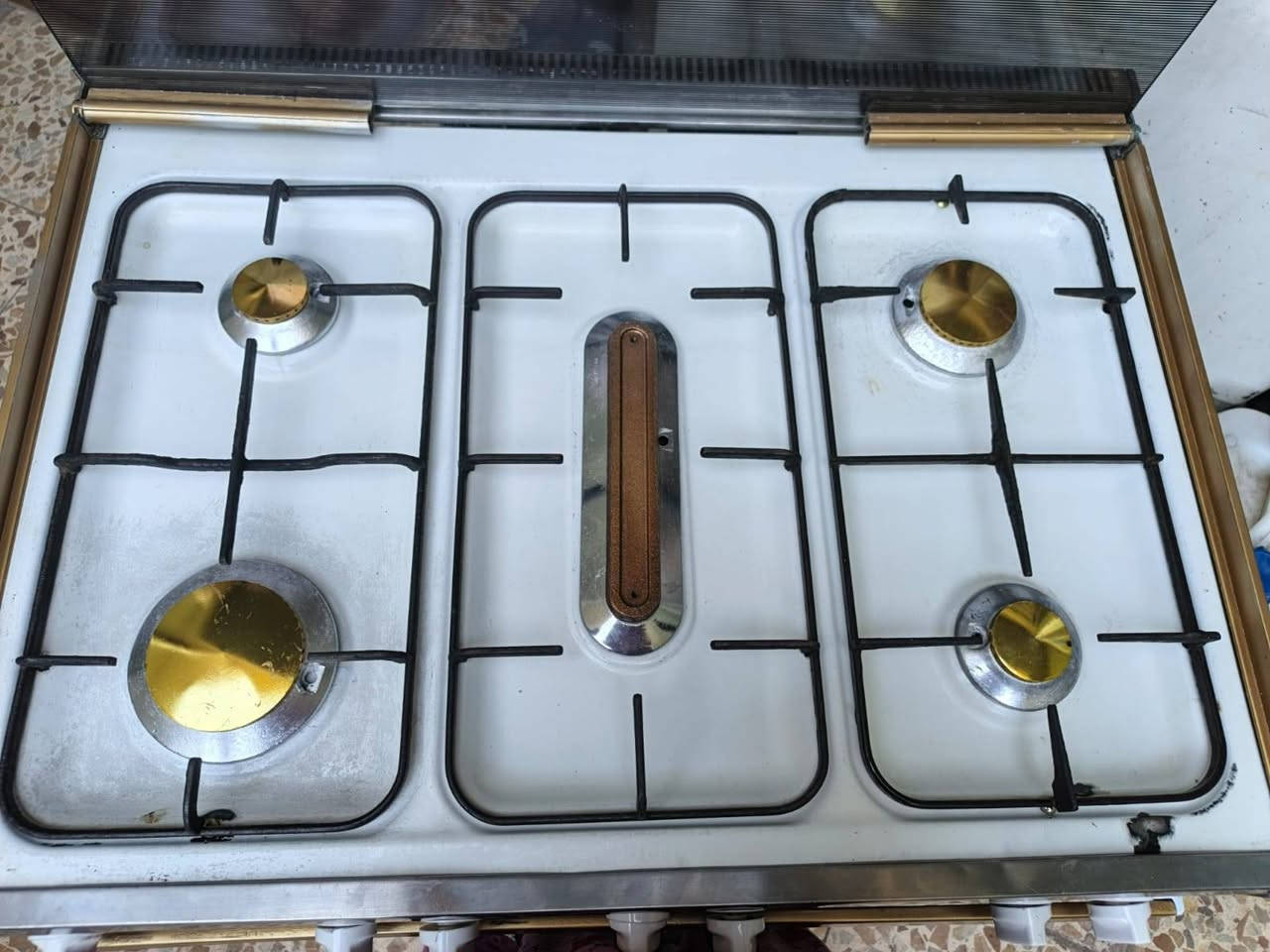 طباخ عشتار معدن خمس عيون افران اوتوماتيك شغال تاخذون على الفحص للبيع  استفسار خاص او  ***********  تواصلو هنا وتساب ويوجد توصيل لمناطق بغداد فقط
