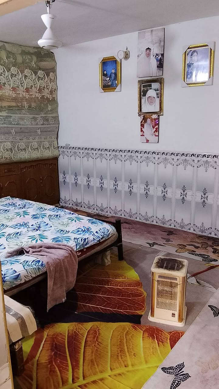 السلام عليكم بيت للبيع 120
بي استقبال ومطبخ وحمام وغرفة نوم بيت نضيف 
طابقين الطابق الثاني 
بي غرفتين وصاله ومطبخ وحمام 
مكان بغداد نهاية حي اور الغرير اول فرع قبل النهايه يم ابو عقيل الكناني المنطقة كامله الخدمات من كلشي 
الشراي يتصل وبخدمته وبسعر مناسب لان محتاج واريد ابيع
***********
