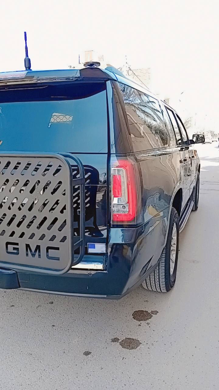 السلام عليكم جمسي يوكن للبيع موديل 2017 حادث تبديل جاملغ امامي بدون دواخل وبدون ارباك شاصي مكفول لون اسود بدون اي جراد سياره جاهزه للعمل رقم اربيل بسمي السياره تخم تاير تبريد تدفئة باتري كير مكينه اكسل بكفالتي صدر دوشمه كله جديده السياره فول فول مواصفات عده الفتحه والفور ويل موصفات LTZ السياره ستخدام شخصي للعلم ....
بيه هواي موصفات والجناي يعرف 
السعر 325$وبيه مجال 
مكان السياره الكوت واسط مركز مدينه حسن الخالدي 
*********** / ***********
