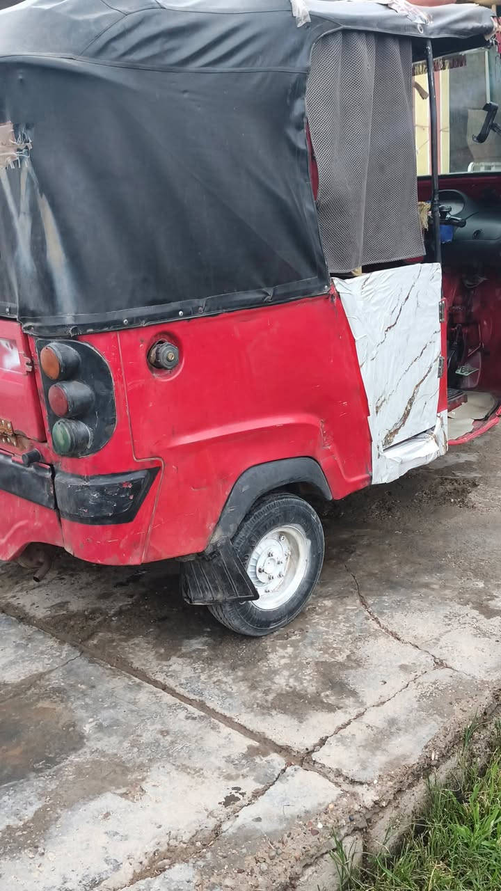 السلام عليكم عندي  تكتك للبيع بياجو اوراق المكان ديالى بلدروز سعر1500 وبيها مجال الرقم ***********
