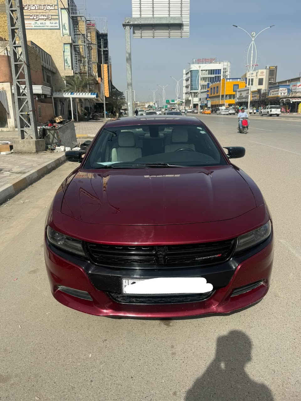 السلام عليكم سياره نوع جارجر 2019  اصل السياره وارد امريكي ضربته فقط دعاميه اماميه وما متأثره راجعه وكاله ومابيه تبديل اي قطعه فقط بنيد صبغ 
السياره بلاك توب ماشيه 120mحقيقي 
بأسمي رقمه بغداد 
السعر225$
للتواصل اتصال فقط ***********
