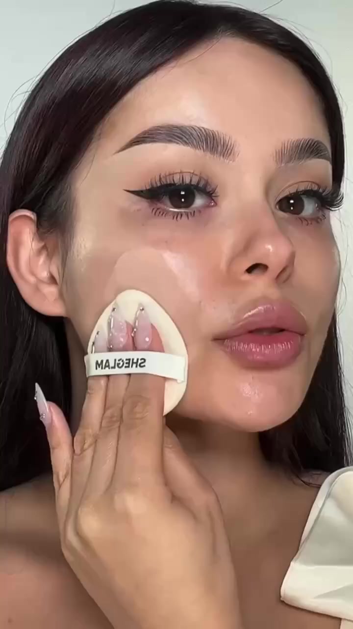 من رخصة الادمن المحترم 
مكياج شيكلام اصلي باودر فاونديشن تجربه خرافيه 7 درجات وسعره بلاش على ثباتيته ❤️


**إذا كنت صاحب هذا الإعلان وتريد حذفه لأي سبب، رجاءا أرسل رسالة إلى الدعم الفني**