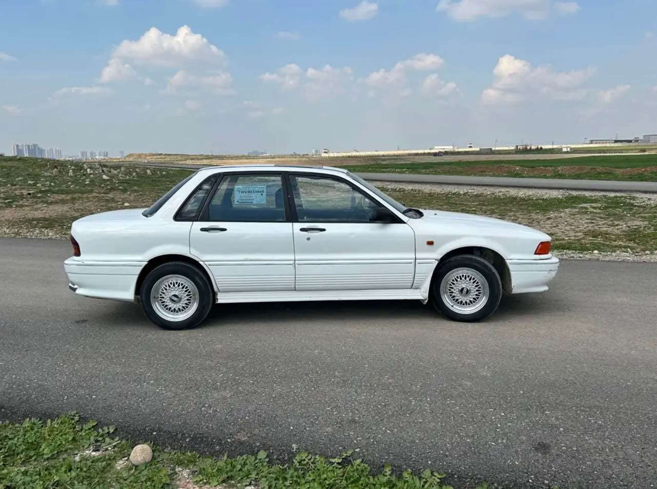 گڵاند ١٩٩٢ بۆ فرۆشتن سەیارەکە یەک پارجەو نیوی سبوغە باقی هیجی تری نیە هەموو شتێکی بەشەرتە ڕەقەم و سەنەوی نوێیە جوار جام کارەبا سلاید مەکینە گەورە گێر و مەکینە کامل بەشەرت بەناو کردن و تەحویل بەشەرتە 
نرخی ٤٩$ وەرەقە و معامەلە
*********** أربيل, العراق
