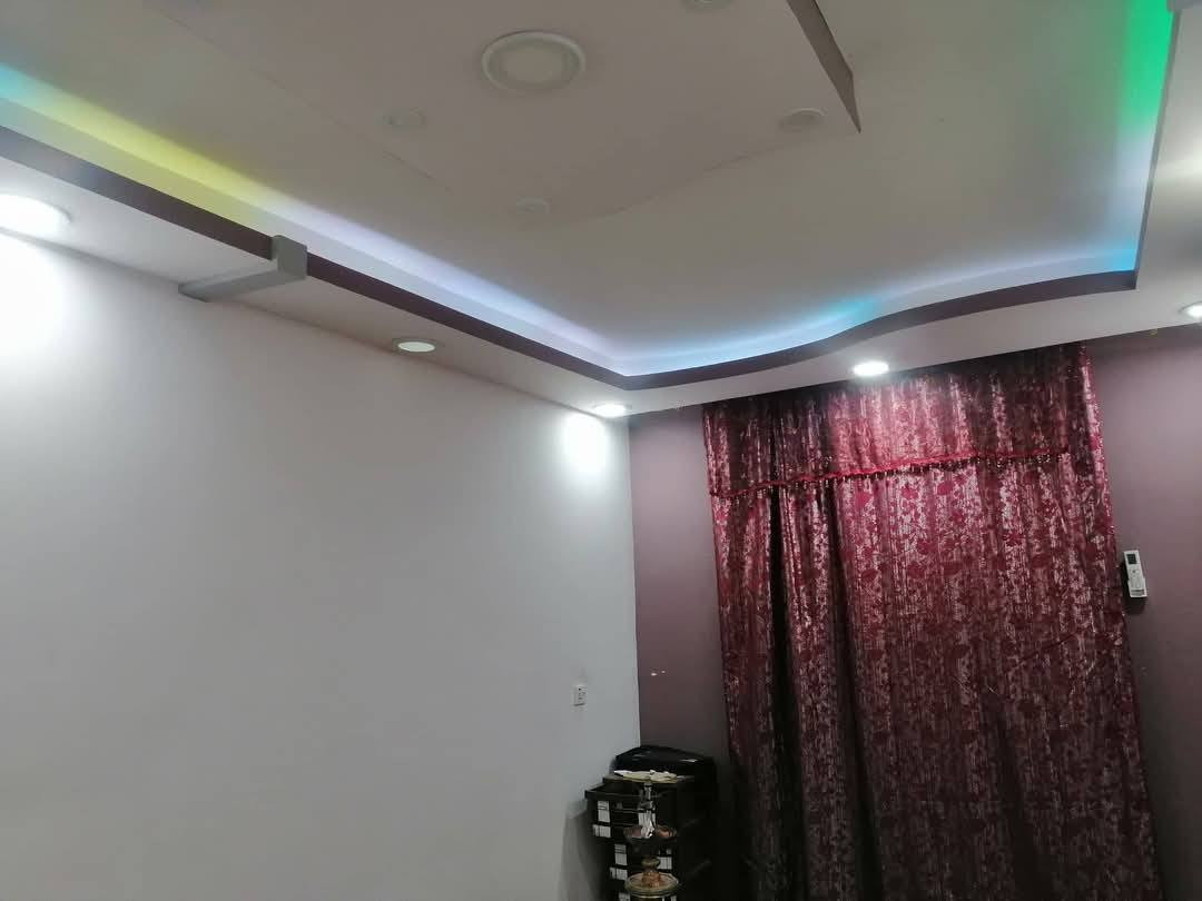 السلام عليكم الدار للبيع او للمراوس
المكان الدورة مقابل شارع ابو طيارة 
شارع نسائم النخيل بالوسط 
زراعي سند 25
من المناطق  المشمولة بقرار التطويب 
نقص الواجهة فقط 
كلشي قريب يمك مخضر اسواق افران 
حتى مستشفى 
المساحة 100 م
الواجهة 7.25 النزال 14 
يحتوي على 4 غرف نوم
مطبخ وحولي واستقبال 
وحمامات عدد 2 وتواليت خارجي 
عرض الشارع 10 م 
الدار بدون دلالية 
العقار باسمنا 
السعر على الخاص 
للاستفسار الاتصال على ***********
