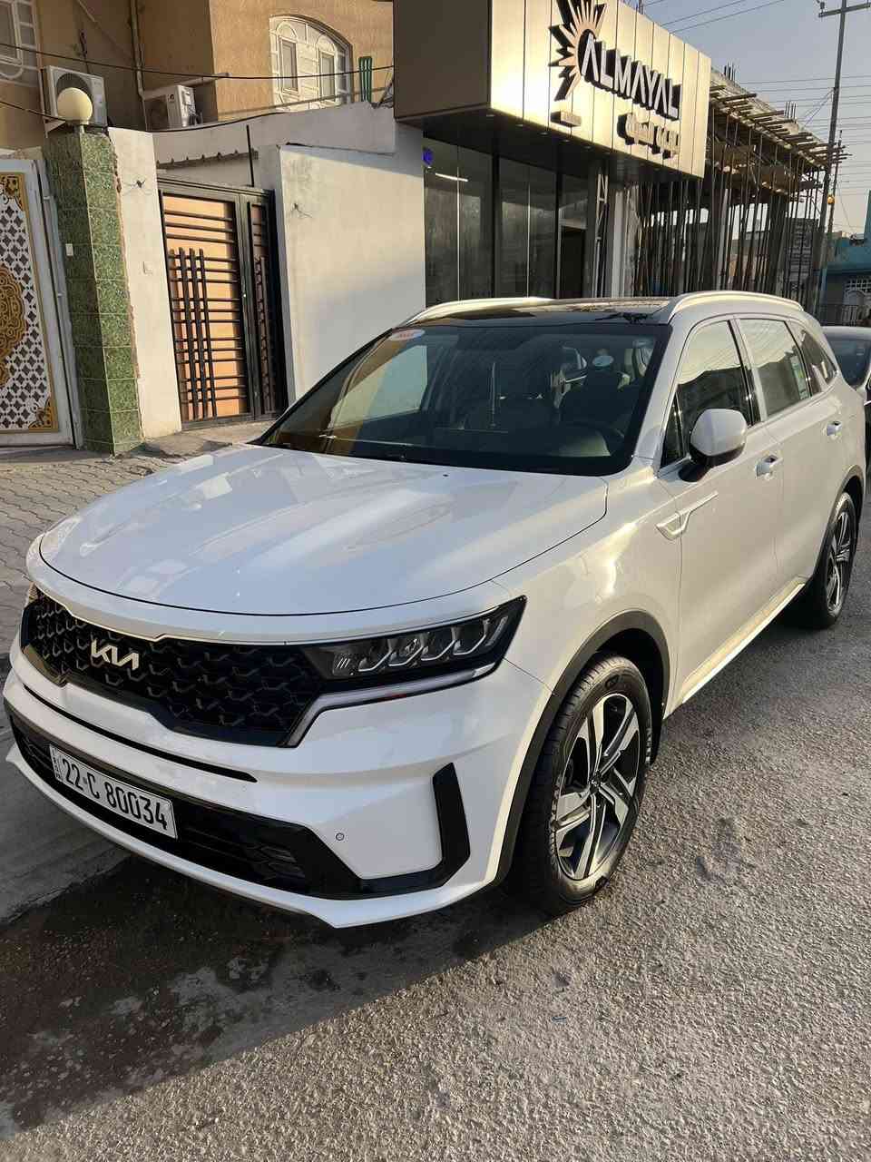 يا الله للبيع سورنتوا خليجي موديل 2023 فول مواصفات بانوراما رقم شمالي اربيل الدولي كفاله عامه السياره جديده زيروا مطلعيها من الشركه بسمنه مداور ثاني يوم ماشيه 31 كامرات رادارات حساسات امامي خلفي وجانبي  السياره جاهزه من كلشي سويچ كير مكينه تبريد تدفئه كله كفاله متصرف عليها ربع دينار 
مكان السياره النجف الاشرف للتواصل خاص 
رقمي *********** واتساب ايضاً 
السعر 338 وبي مجال بسيط .
