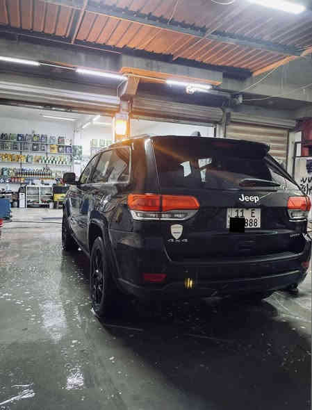 جيب لاريدو موديل ١٤ وارد امريكي حادثها جاملغ امامي ايسر وبنيد بدون ارباك وبيها نص الباب الخلفي الايمن صبغ وبارد بالجاملغ الايمن الامامي صور الحادث والسونر موجودة ماشية ١٠٣ الف ميل محرك ٣٦٠٠ يشتغل على البانزين عادي بدون دوانز
رقم بغداد شبه مميز الرقم الجديد الانكليزي سنوية جديدة بأسمي كير طيارة ٨ نمر فور ويل حساسات خلفية وكامرة خلفية ويل كب ٢٠ شفتات ستيرن نظام ايكو كشن كهرباء بصمة تشغيل وابواب دخول ذكي وترحيب تشغيل عن بعد انارة لد داخلية بالابواب
تبريد ثلج منظومة جديدة قبل شهر شديتها ادامة كاملة للمحرك 
العنوان بغداد 
السعر185 وبيها مجال
الشراي يخابر على الرقم ***********
