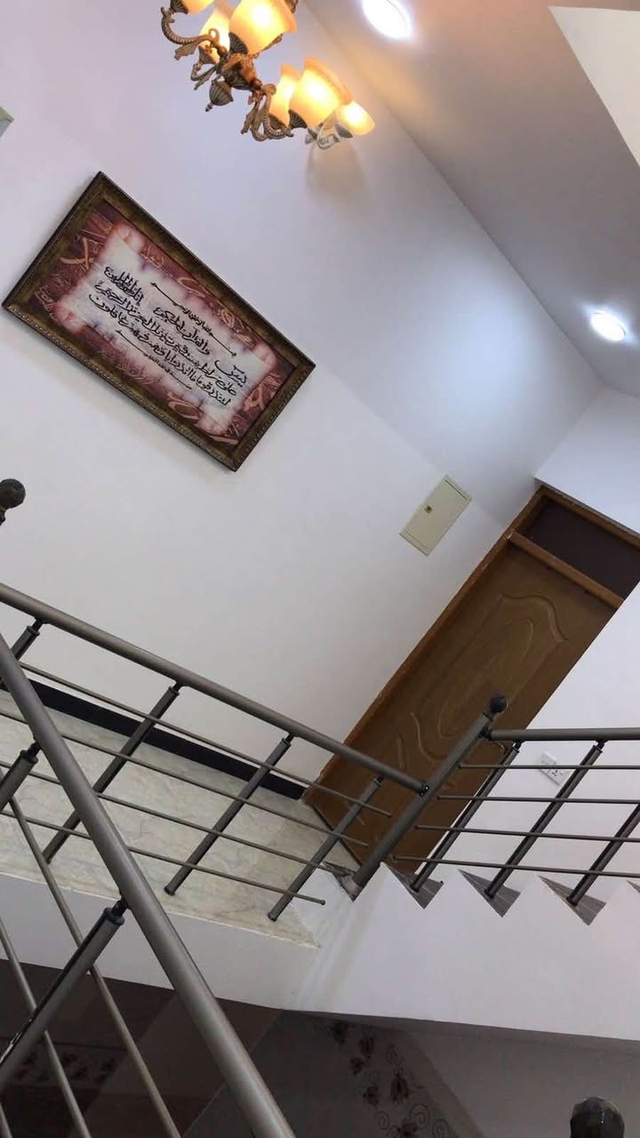 🏡بيت للبيع 90متر🏡⬅️نوع العقار《طابو صرف》طابقين
⬅️اسم الحي《 بغداد/ الكرخ/حي الجهاد / الاساتذة قريب الاربع شوارع و الشارقة 》
⬅️المساحه  《 90》متر
⬅️البيت مدخلين 
⬅️الواجهه   《4،5》متر 
⬅️النزال      《 20 》متر
⬅️الشارع    《 10》متر 
⬅️عدد الطوابق《 2》
⬅️عدد غرف النوم 《3》
⬅️عدد صحيات [2]
⬅️ارضيات الدار واجهة  《 مرمر 》
⬅️الخدمات 《كهرباء.ماء. مجاري. تبليط》
⬅️بألقرب من الدار 《مدارس. سوق. عيادات طبية 》⬅️بناء حديث 
📞 للاستفسار اتـصـال ☎️ صاحب العقار  ***********

