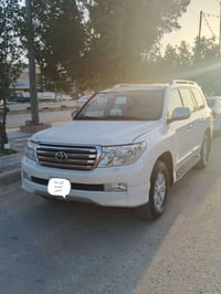 شباب لاندكروزر موديل 11 ستنيه اصل رقم بغداد وسمي مكفولة من ضرب وصبغ عد...