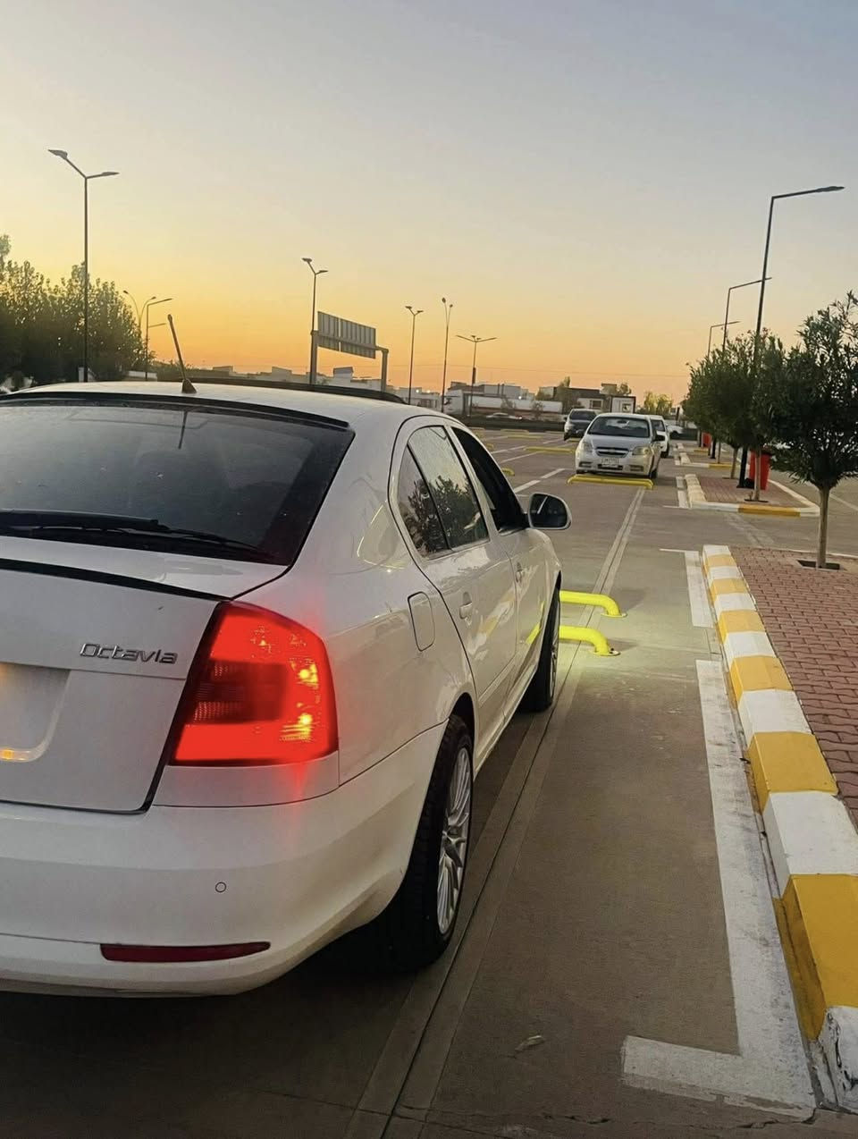 سكؤدة مؤديل ٢٠٠٩فول ماسةفات گير تؤماتيك سلايت. جوار جام كارةبا  ABCتةبريت ساردوو گةرم  لةجواني نمونية مةكينة ١٦بي توربؤ هةموو گياني بةشةرت سحر ٤٩بة ئةولياتة بةناو ناكري رةقمي ساحيب سةنةوي داخراية بةشةرتي مالي مةدةنيوو قةرداري بةشةرت ***********
