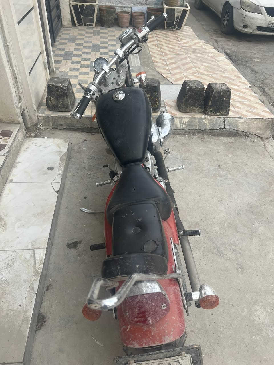 السلام عليكم ستيد ٤٠٠ للبيع رقم صلاح الدين مكينة مكفولة گير مكفول كهربائيات نضيفة بيهة نواقص مثل الكفرات بيهن كسور والكابريتر يحتاج تبديل والدبل الامامي گايم . الباقي كله نضيف . تجي تفحص وتشوف بنفسك . الدراجة شغاله ونشطة تاكل التبليط وفصلة رياضي 
مكان الدراجة بغداد حي الجهاد . السعر مليونين دينار عراقي 
***********
