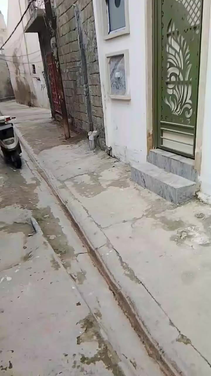 دار معروض للبيع في منطقه الحمديه قريب على جامع سلطان لويس طابقين يتكون من 3غرف ومشتملات الاتصال على الارقام ***********=***********=الدلال أبو حمزه
