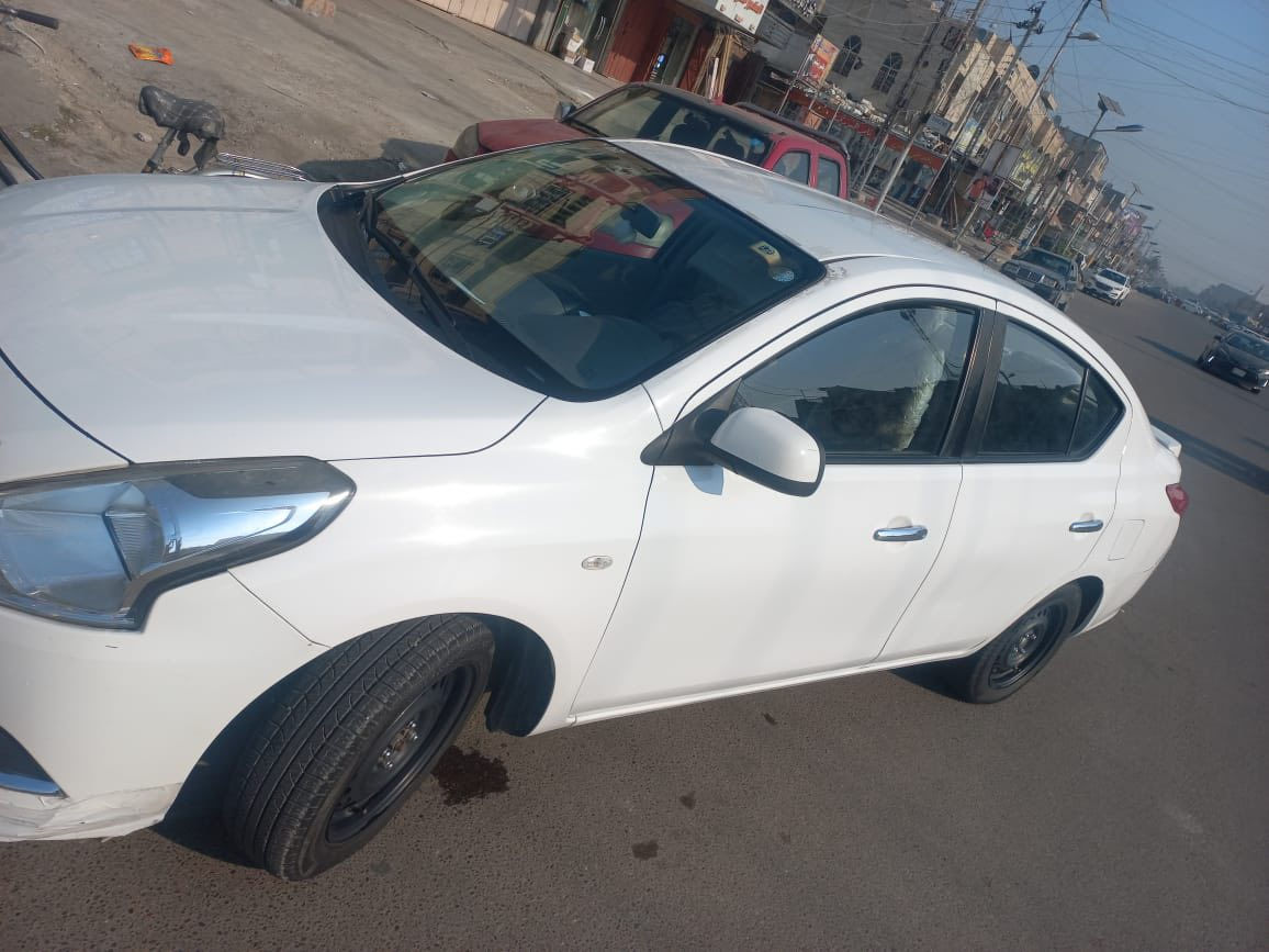 سني هندي موديل ٢١ ابو الابليته الزركه
ماشيه ١١٠

مابيه صبغ 

بيه اصبع بارد ففط 

او طخه باب خلف سايق او بالقبغ جنطه رصعتين بالجمالغات الخلفيه 
 مكان السيارة / البياع

سعر ١١٠ بي مجال حك الجيه

رقم الهاتف /***********

ملاحظة: اني مكلف بالنشر  للاستفسار الاتصال على رقم الموجود
