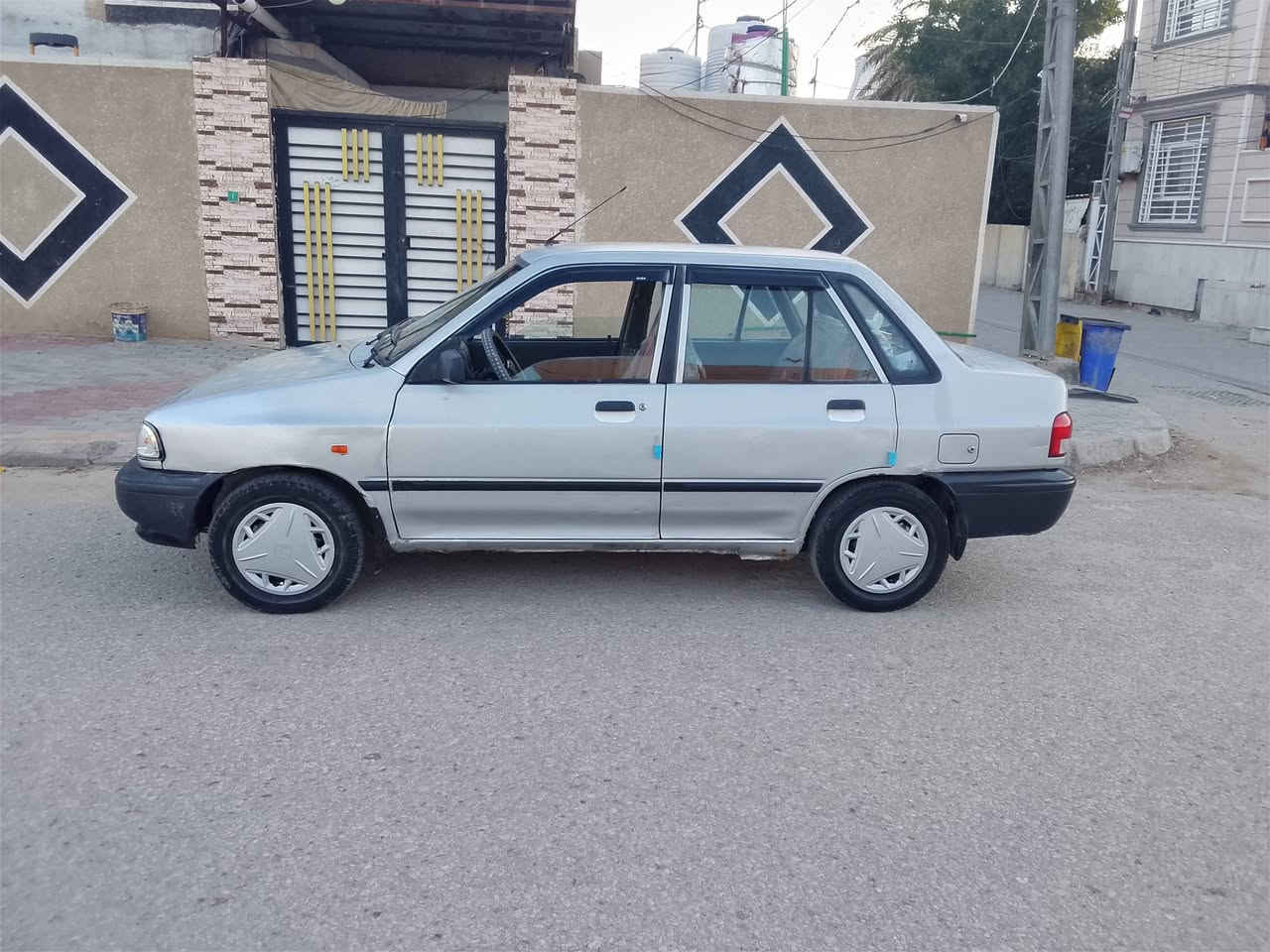 السلام عليكم سيارة سايبه خصوصي رصاصي موديل 12رقم كربلاء حداديه كل جديد تخم تاير جديد كير ومكينه دوشمه رقم كربلاء الماني راعيهة بكربله موجود مكان سيارة كربلاء المقدسة بيه جاملغ صبغ. وباب سيارة احله من صور بدون ضربه سيارة  سعر 34وبيه مجال للشراي اتصال،***********
