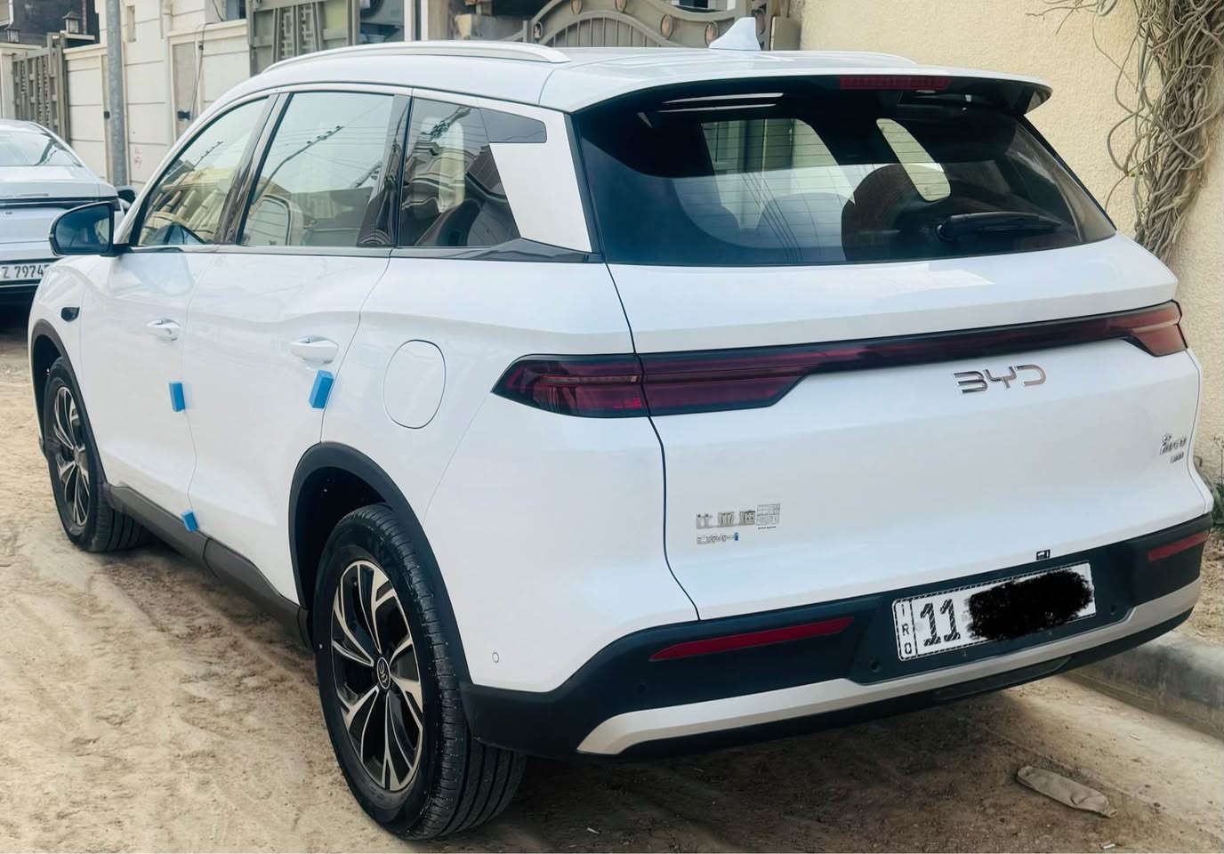 السلام عليكم BYD2025 سونك برو فول مواصفات عدا الفتحه ١٣ كامره رادارات حساسات امامي خلفي كشنات جلد كشن سائق كهرباء ٣ وضعيات قياده ودي في ار تسجيل نظام سكيورتي وبعد بيها هواي مواصفات  وتمشيك بالشحنه الوحده ٧٠ كيلو  السياره بدون صبغ بدون بارد السياره بعدها على وضع الشركه عارضها للبيع بسعر ٢٧ مليون وبيها مجال شي بسيط وهذا رقمي *********** الرمادي, الأنبار
