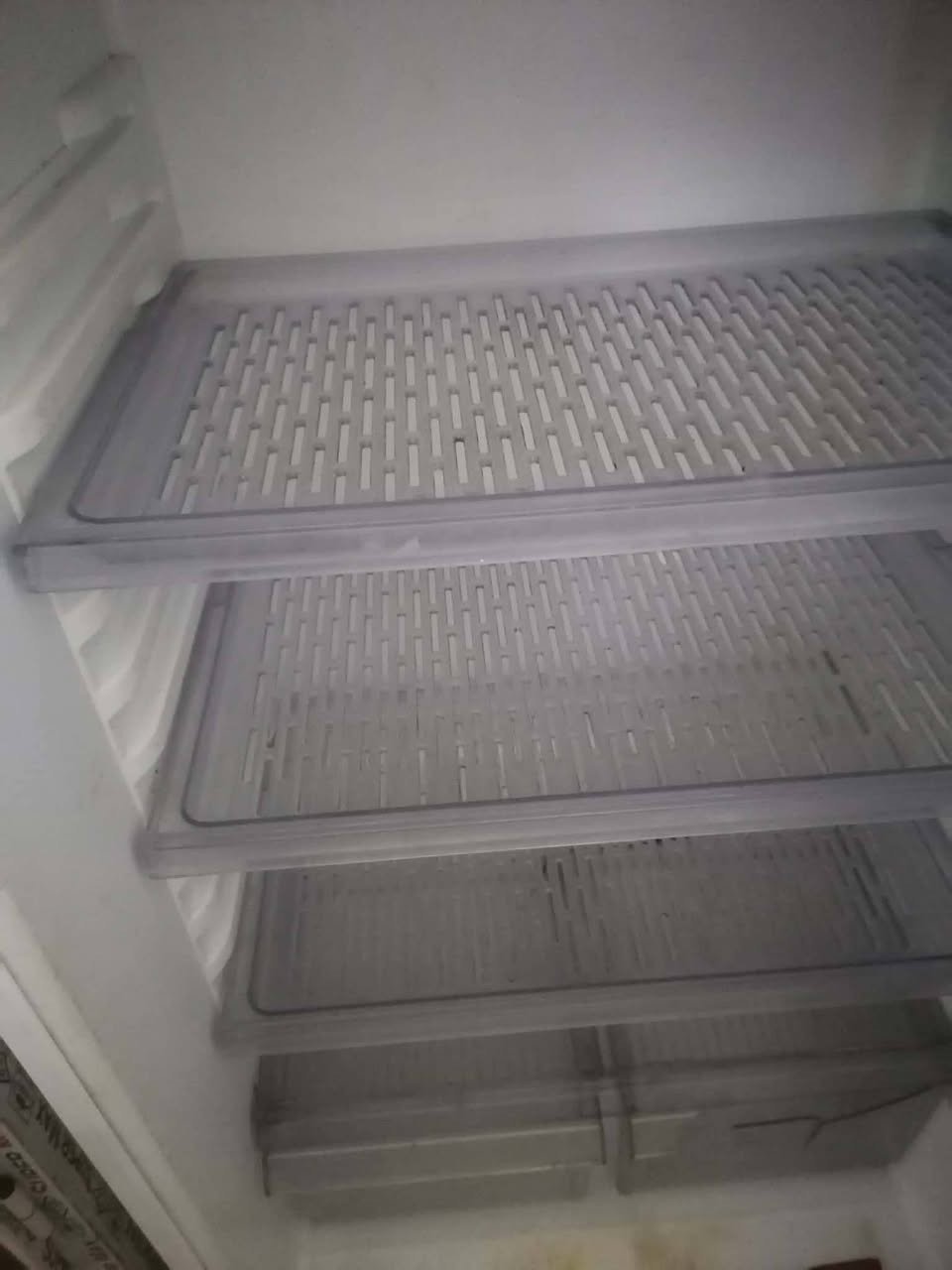 ثلاجه كريازي للبيع شرط على الفحص اي مصلح ماداخله ونضافه حلوه وتجميد فول مكان شارع المطار التواصل على الرقم ***********
