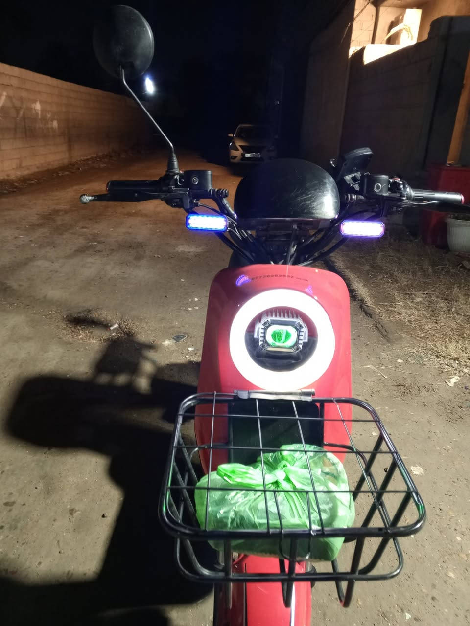 سلام عليكم ورحمه الله وبركاته 
للبيع درجه شحن ار تسعه R/9
تكون من خمسة بطاريات اصليه 
موديل/2025
مكفوله من كلشي كهربائيه كمله 
تشغيل شويج وبصمه عن بعد 
بيها بلوتوث 
سعر درجه 500الف بيها مجال بسيط 
عنوان بغداد ابي غريب شيحه ثانيه 
قرب مدرسة ابن زيدون 
تحب توصل مع مرسله صفحه علي فيس بوك 
هاذا رقمي للتواصل مع ***********
