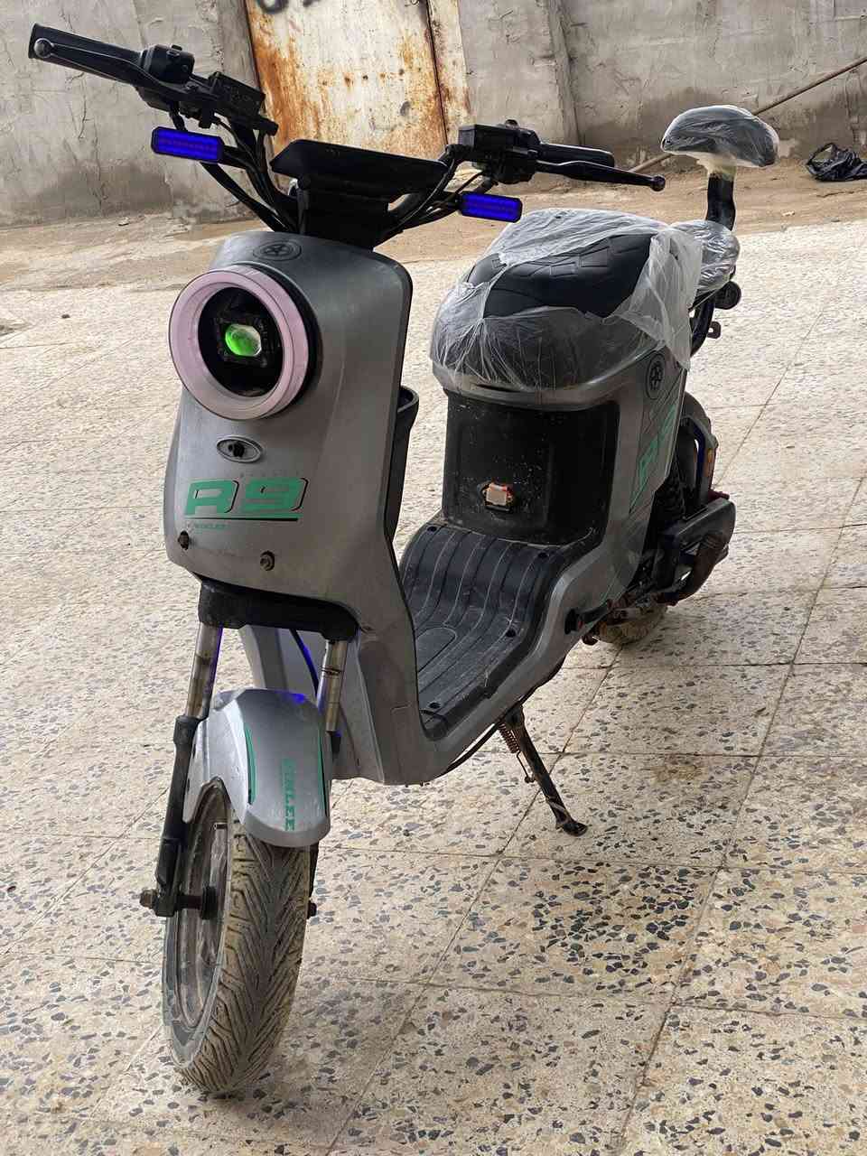 سلام عليكم دراجه أر تسعه جديده تخبل  تشتغل وكهربائيه تشتغل بس تمشي علكيف ماعرف شبيهه وما خثيته للمصلح الله شاهد سعره225وبيهً مجال مكاني بصره أبي الخصيب رقمي***********
