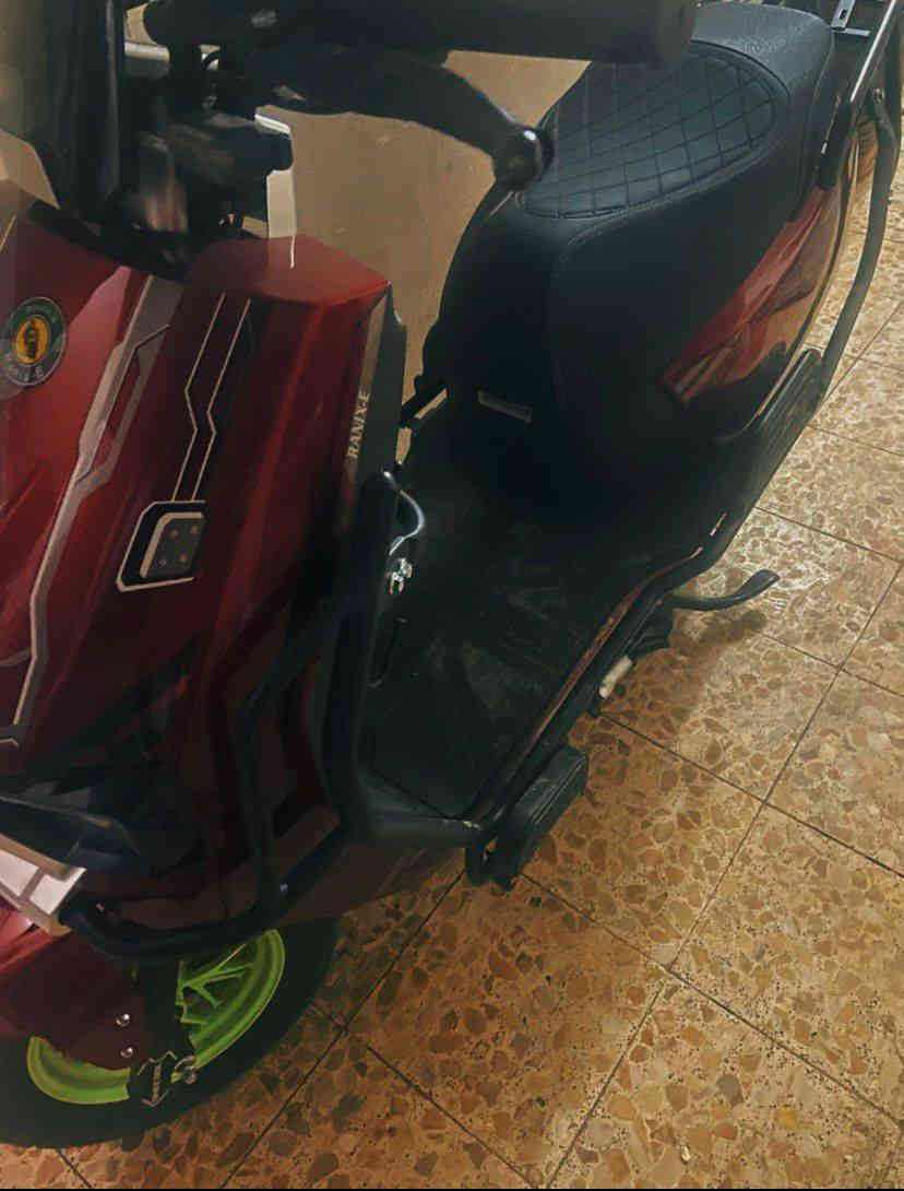 سلام عليكم 
دراجه شحن موديل2025
سرعه100
60V
2500 واط 
نضافه شاهد الله 99 اخو جديد 
اضاء LED شاشه تقرا عطلات ول سرعه ول كيلو متر ول شحن دراجه ماشيه 150 بس 
ويلات رياضي 
سعر 875 الف قابل للتفاوض 
مكاني نجف للستفسار موصفات اكثر رقمي واتساب
***********   ***********
