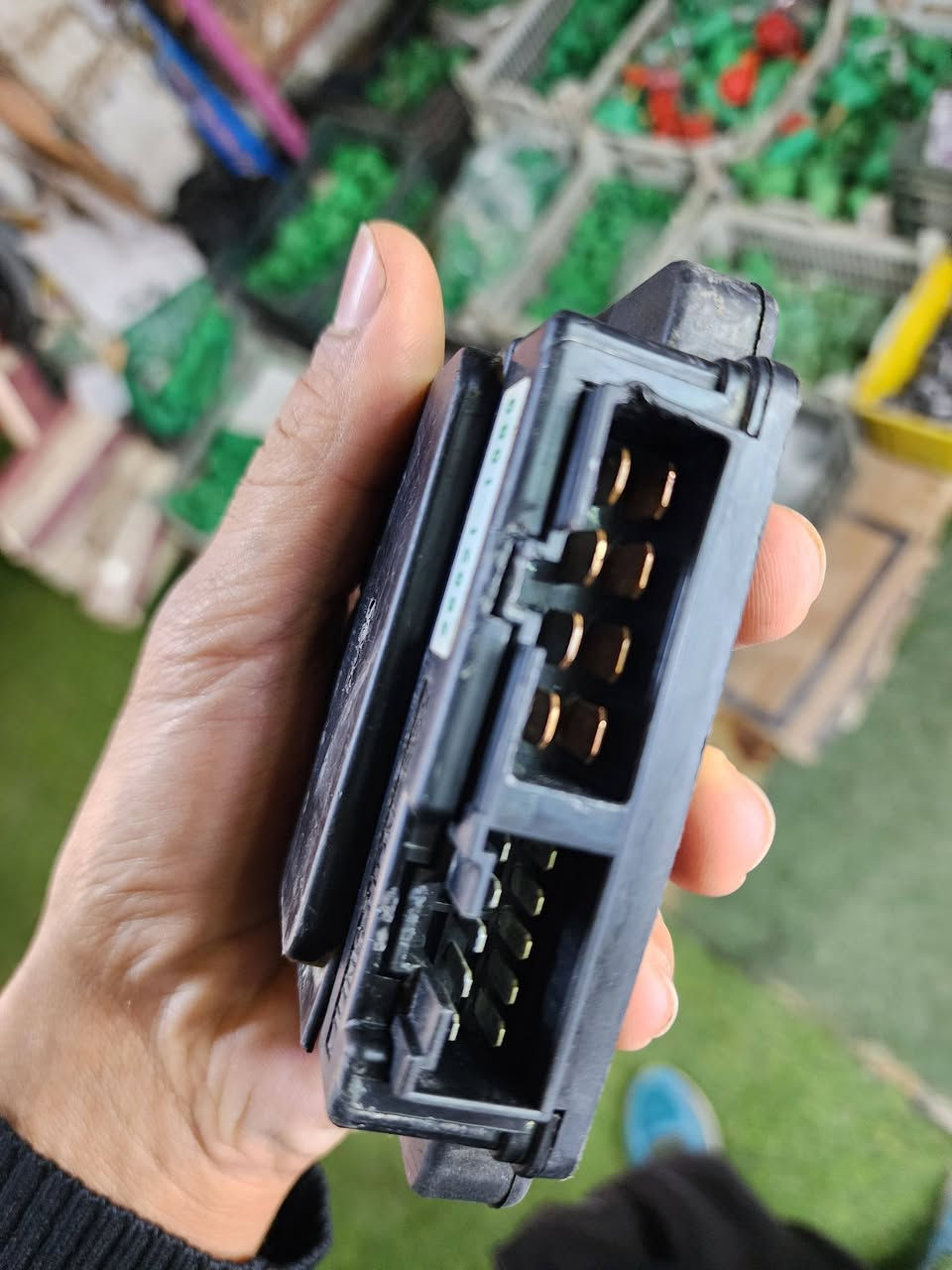 قاعده فيوزات كاوسكي ٢٠٠٤ شرط الشغل مابيها اي خلل ب ٤٠ قفل
***********
