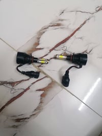 زوج كلوبات ابيض زنون للبيع بسعر مناسب  مكاني بغداد الحرية للاستفسار خا...