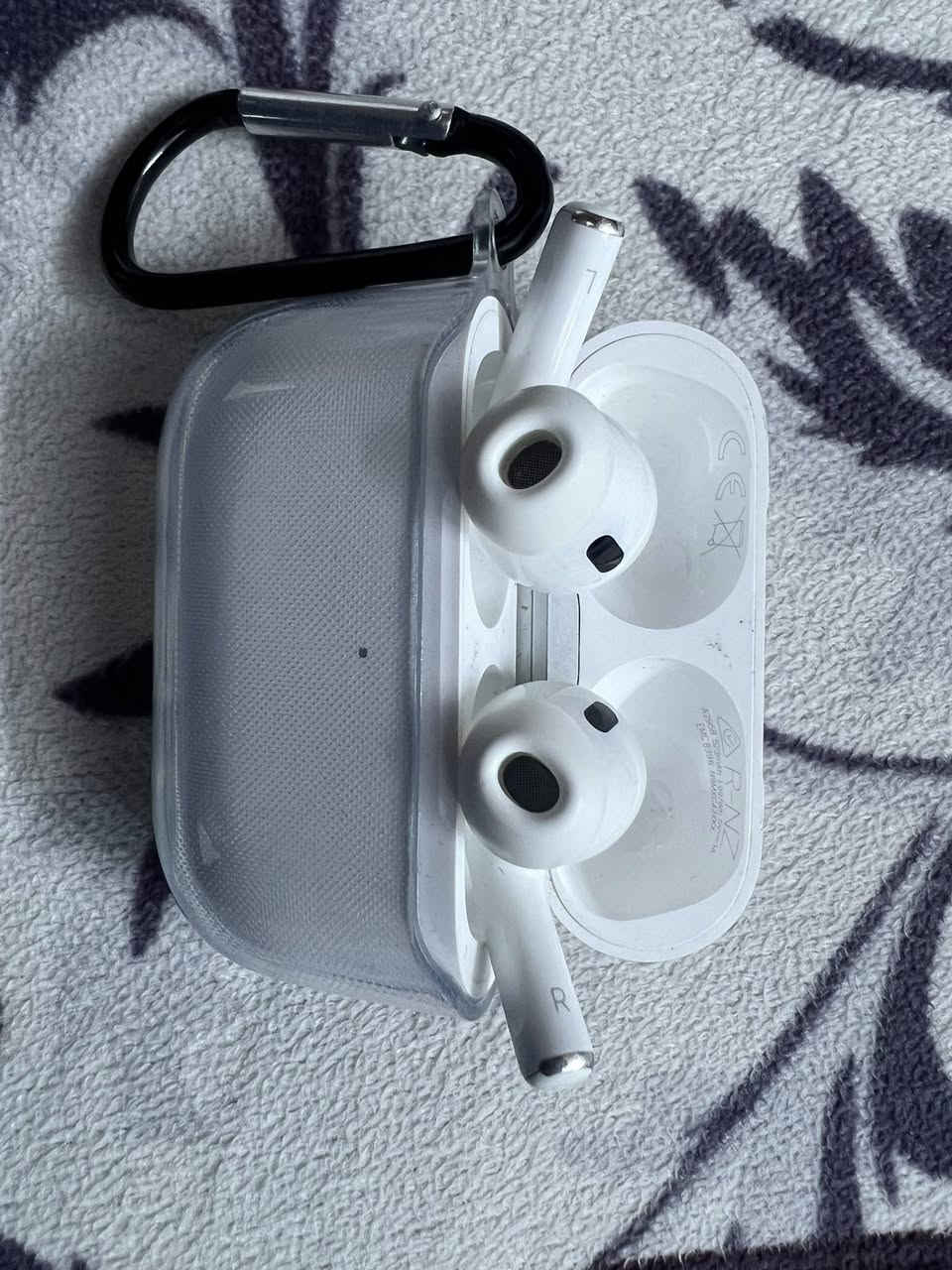 السلام عليكم
سماعة ايربود برو 2 تايبسي 
السماعات نظيفه وفلوسك ما تضيع بيها 
نسبة النظافه 90‎%‎
مكفوله كفاله تامه وياها الكارتونه والكيبل ووين متحب تفحص افحص 
السعر 225 وبيها مجال بسيط
مكاني بغداد 
***********
