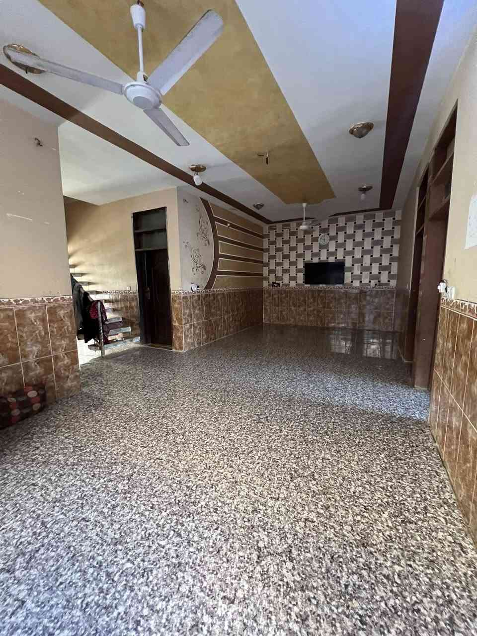 السلام عليكم
#دار_للبيع 
‎المساحة 400 متر 
‎يحتوي على
‎غرفتين
‎صالة واستقبال 
‎ممر 
‎تواليت خارجي وداخلي
‎مطبخ بارد وحار
‎حوش وحديقة
‎بلاضافة الى محل على الشارع 
‎العنوان معارة قرب حسينية سيد جواد 
‎تواصل على الرقم للاستفسار 

‭0770 987 0873‬
