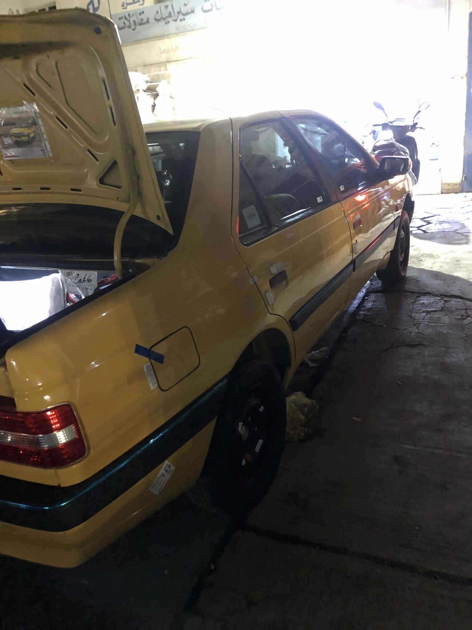 السلام عليكم من رخص مدير الكروب 
للبيع بيجو اكد موديل 2016 دشبول عالي رقم بغداد انكليزي هزة جديدة بسمي امصفر هيئة وغرمات 
مكينة كير اكلج مكفول تبريد تدفئة صدر خلفي جديد صدر امامي نص عمر ابريك عنابير خلفية جديدة وعنبار الرئيسي جديد السيارة جاهزه للشغل دوشمة عامة 
ماشية ٨٠ الف حقيقي 
السعر 53$وبيها مجال الي ميعجبه السعر لايكسر بيها السيارة جديدة بمعنى الكلمة 
مكان بغداد حي العامل 
للاتصال 
*********** سيد حيدر
