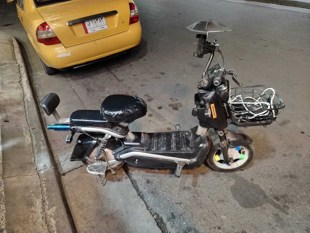 سلام عليكم دراجه شحن حجم ١٤ مواصفات الدراجه🛵 إشارات يمنه يسره شغاله 🛵 سرعه الدراجه حقيقي ٣٥ 🛵 بطاريات اتخيل🛵 تمشيك ٨ كيلوات 🛵شاشه تقرالك سرعه وكيلو متر والشحن 🛵 دراجه استاندين 🛵 قاعده مال موبايل ويه الشمسيه وباقي المواصفات معروفه 🛵  سعر الدراجه ١٩٠ وبيه مجال مكاني   بغداد الطوبجي***********
