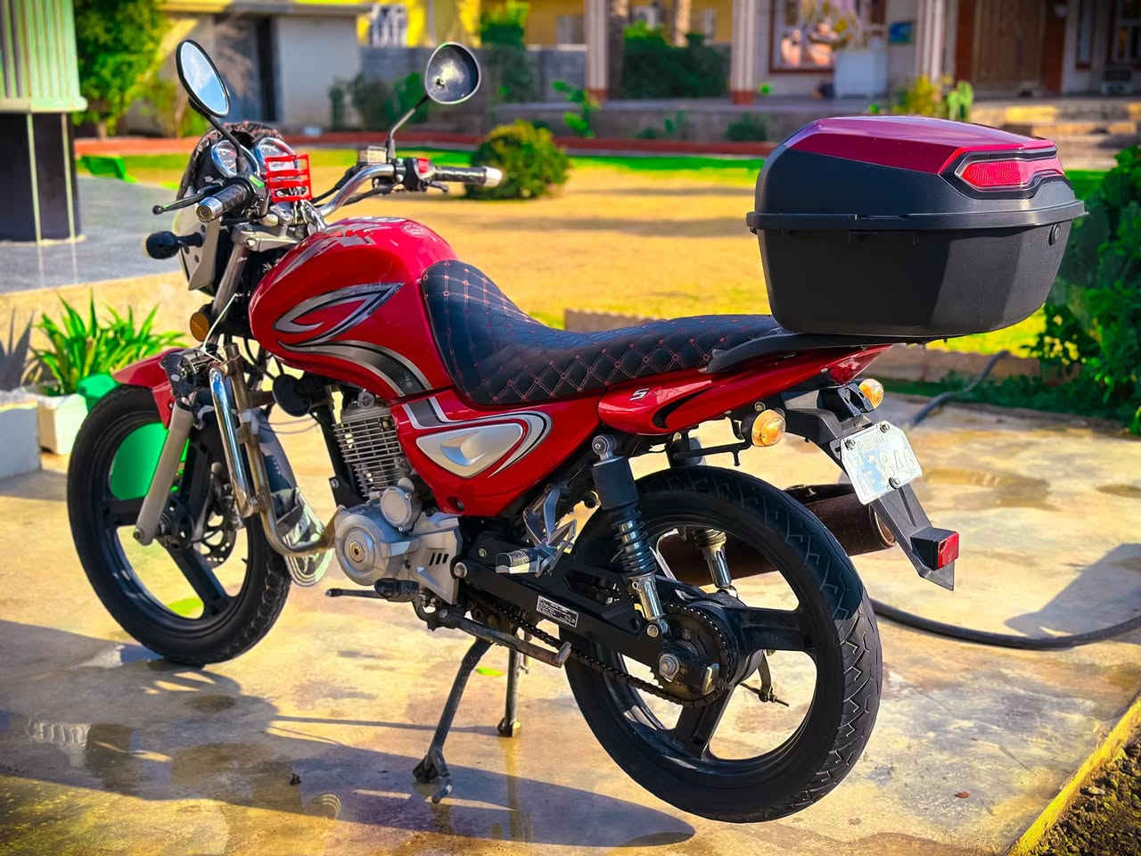 ماطور ساو جديد لوك اخو الجديد استخدام شخصي وقليل محرك 150 برغي ما مفتوح ع ايدي من الشركة تاخذه تترحملي عليه السعر مليون و٣٠٠ وبي مجال قليل 
للتواصل ***********
