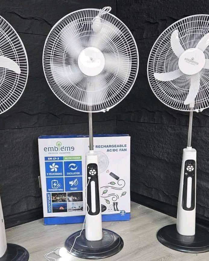 ✨🌬️ ** وصلت مروحة شحن من ماركة امبليوم** 🌬️✨
🌀 **الحجم**: 18 انج
🌀 **عدد الريش**: 5  
🌀 9 سرع دفع هواء عالي 
🌀 **فعالة ومناسبة**  
🌀 **إضاءة LED بثلاثة مستويات مختلفة**  
🌀 **منفذ USB لشحن الهواتف المحمولة 📱**  
🌀 **منفذ للبطاريات الخارجية 🔋**  
🌀 **توقيت لضبط وقت التشغيل ⏰**  
🌀 **نظام تدفق الهواء القوي 🌬️**  
🌀 بطارية كبيرة 12 فولت ✅
🌀 ضمان سنة من تاريخ الشراء 💯 

للحجز والأستفسار مراسلتنا 📩📨 
او واتساب ***********
التوصيل لجميع المحافظات 🚚 

