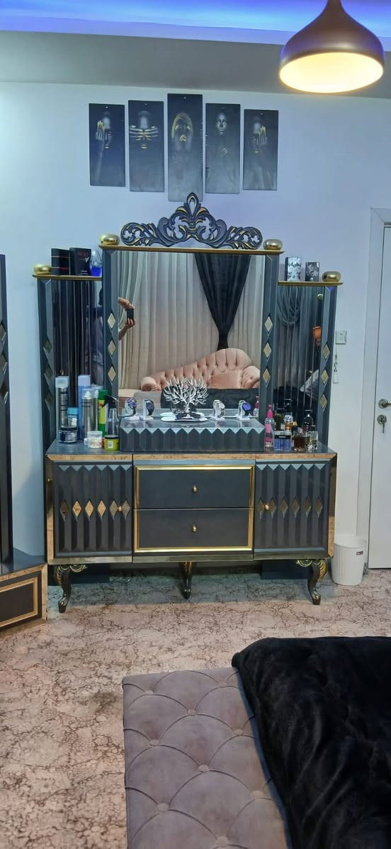 سلام وعليكم غرفت نوم البيع تركي.    9 قطع
نظيفه كلش مابيها اي عيب 
السعر خاص مكاني أربيل 
الاستفسار واتساب 
***********
