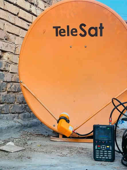 السلام عليكم ورحمة الله وبركاته تنصيب وترتيب القنوات والكاميرات وتنصيب البلازما على الحائط مكاني بغداد فلكة حي النصر. ***********.بي واتساب
