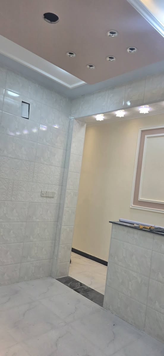 اللهم صل على محمد وآل محمد مشتمل لبيع مساحته 100م طولاني 5في 20منطقة خاجيه بشارع أربعين مقابيل أفران معجنات العراق خدمات كامله على ساحه  خضراء  طابقين  3غرف نوم جديد  ***********  ***********  رمضان كريم
