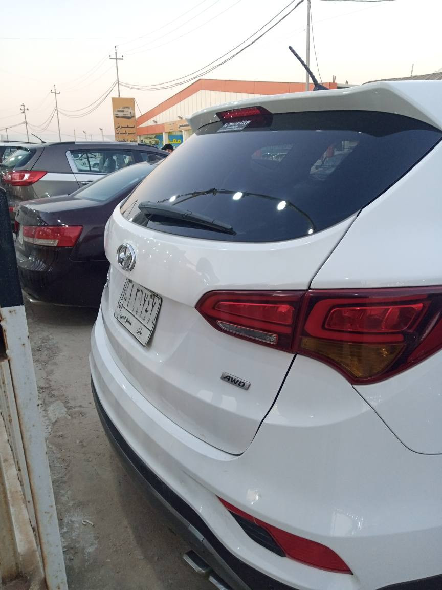 سلام عليكم ورحمه الله 
سنتافي 20017 سياره بيه قطعتين صبغ 

بدون دواخل ولا تبديل سياره جاهز 
تخم تاير حداديه نضيفه  فول عده لفتحه 
مري شفط  حساسات مكينه كير كارتون 
التفاصيل رقم الهاتف ‏‪***********‬‏
مكاني نجف حي ميسان 
سعره 185 وبيه مجال النجف, العراق
