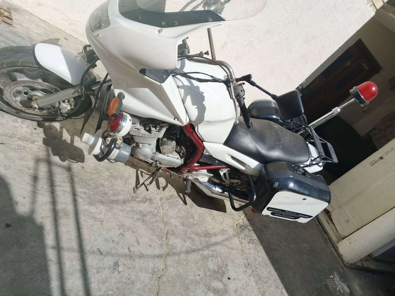 سلام عليكم
دراجه ياماها للبيع 
رقم عربي مكاني بغداد كامله مكمله مناقصها شي رايدهه ب٣٠ وبيها مجال بصيط حك الجيه 
***********
