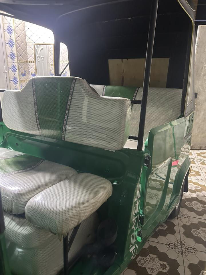 السلام عليكم TVS رقم وسنويه بغداد تحويل مباشر شوكت ميعجبك احول مكفوله من الضربه والصبغ مبدل بيها فقط بستم الباقي كفاله تجي تفحص وتقتنع وتاخذها مدوشمه وجاهزه كبل للشارع السعر 7,250 سبعه وربع وبيها مجال الشراي يتصل 
واتساب ***********
مكاني بغداد المحموديه
