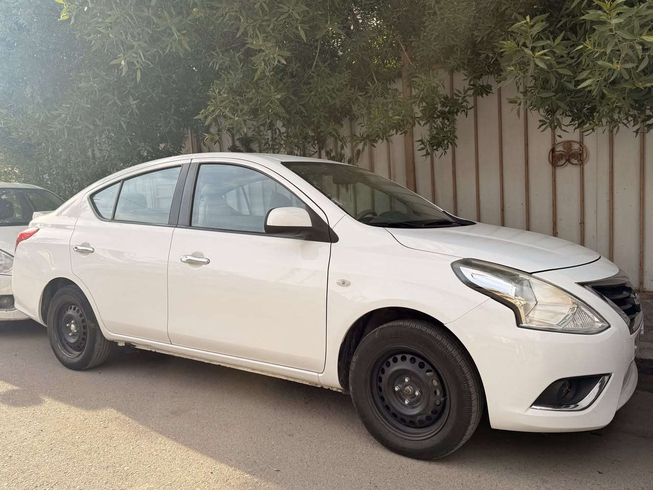 سلام عليكم 
نيسان صني هنديه مديل 2021
ماشيه 70
رقم سلسمانيه تحويل ثاني يوم 
بليته زركه 
116دولار 
بيها بارد بلجامغ الوره ومصبغ على كد اربع اصابع فقط
مكاني بغداد 
***********
