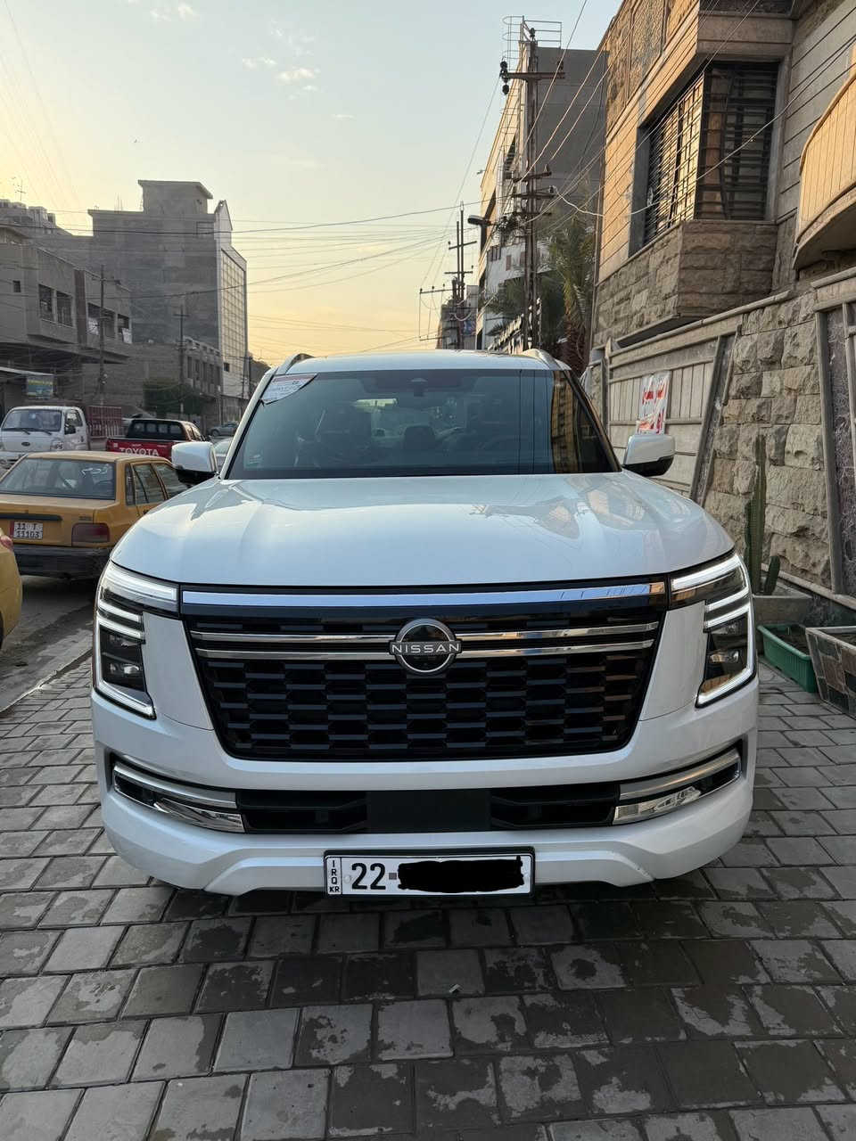 السلام عليكم 
للبيع نيسان باترول 2025 فئه بلاتينيوم اعلى فئه محرك 3.8 تنفس طبيعي ماشيه 3 الف اخت الزيرو رقم اربيل بسمي السياره مضلله وبيهه سنويه يالتضليل مواصفات اعلى فئه شنو البالك بيهه كشنات مساج كهرباء تدفئه تبريد كشن خزن ميموري داخل احمر واسود دتاشو مرايه تعتيم وبيه هواي بيهه مواصفات السياره غنيه عن التعريف وراقيه بمعنى الكلمه للستفسار الاتصال *********** مكاني بغداد الجديدة حي المعلمين للبيع او الامراوس حسب القناعه
