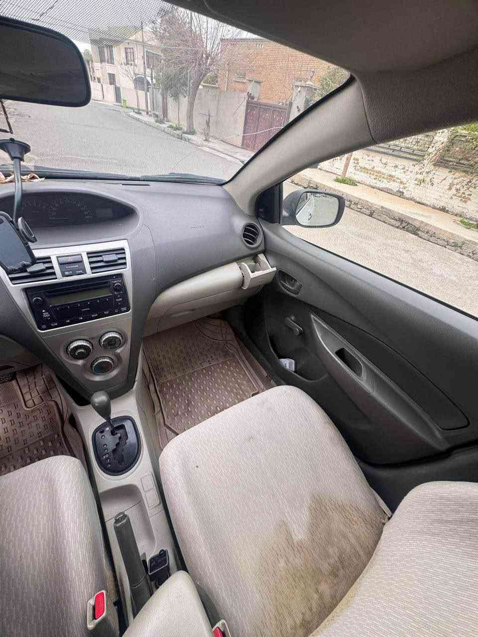 كوردى/ عربي

سلام علیکم 
تۆیۆتا یارس مۆدێل ٢٠١٣ رەنگ سپی 
دەبڵ گێچ و مەکینە گەورە و جام عادی
زەرەر پارچەیەك بۆیاغە و جەمێکی خەفیفی لە پشتەوە هەیە و دەرگای پشت سایەق ساردە 
رەقەم هەولێر و سەنەوی نوێ
تەحویل و غەرامە بەشەرت 

پەیوەندی / وەتسئاپ
***********
____________________
سلام عليكم 
تويوتا يارس مودل ٢٠١٣ 
دبل گيج و محرك كبير  
ضرر قطعة وحدة صبغ و بيها شوية داخل الصندوق و باب خلف السايق بارد 
رقم اربيل و سنوي جديد 
تحويل و غرامة بشرط 
اتصال 
رقم / واتساب 
*********** أربيل, العراق
