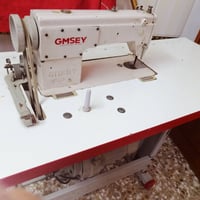 مكينة خياطة • اصلية • بيها مجال